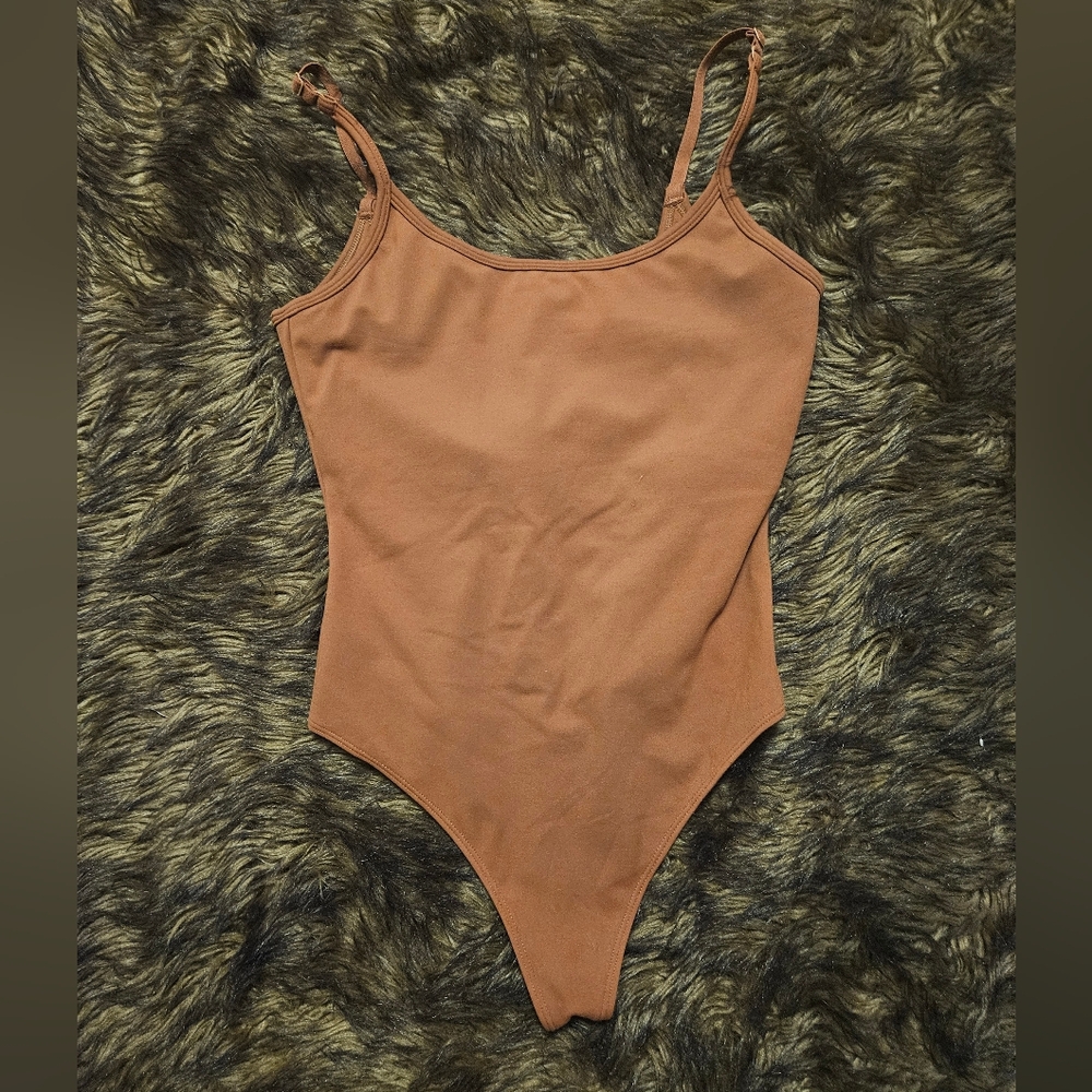 Ptula Bodysuit in rust color